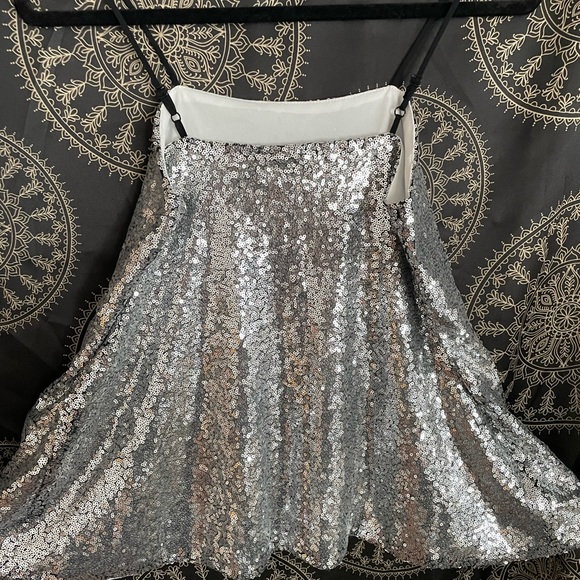 Silver Sequined Flowing Tank- Size M - Picture 3 of 3